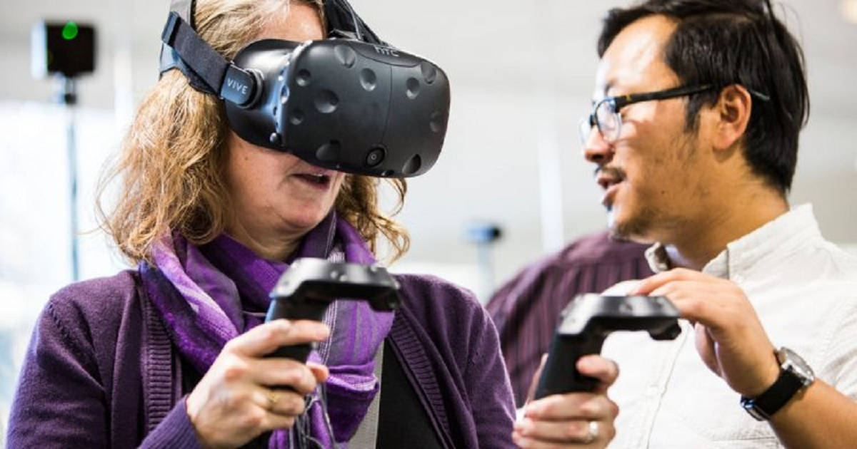 Graduate Students Use Virtual Reality to Connect With Teens